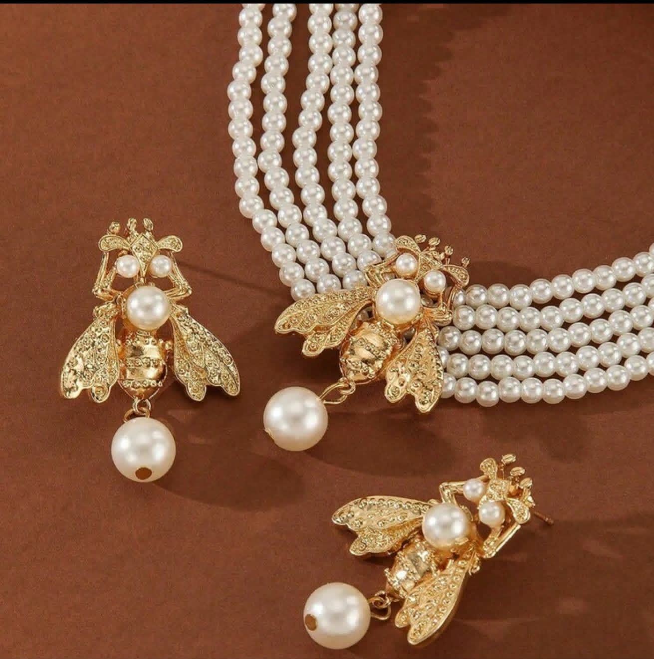Bee gold choker with studs