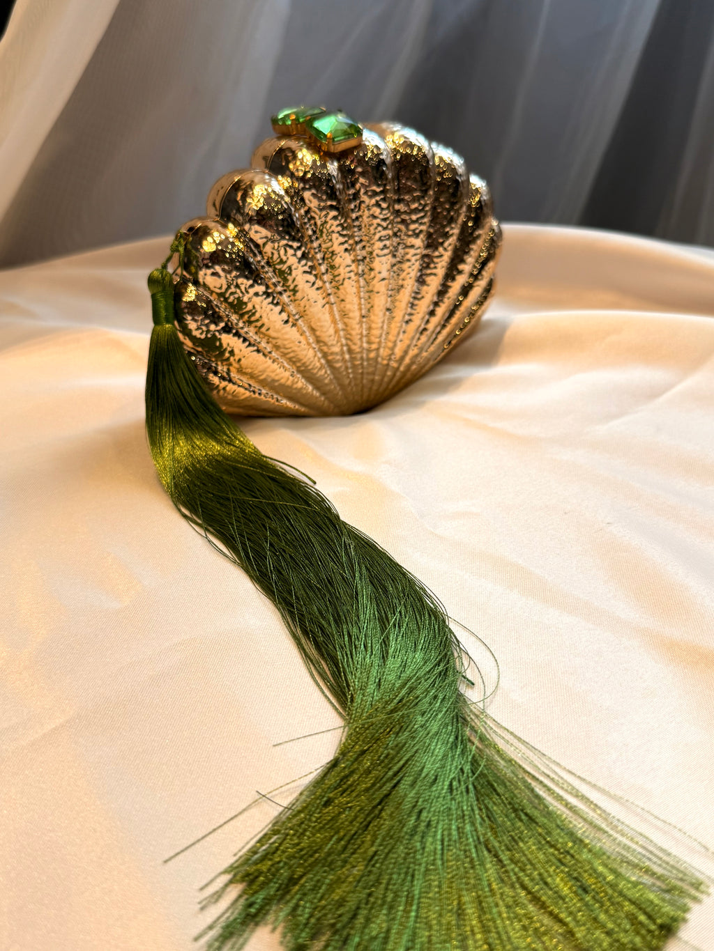 Shell clutch with long tassel