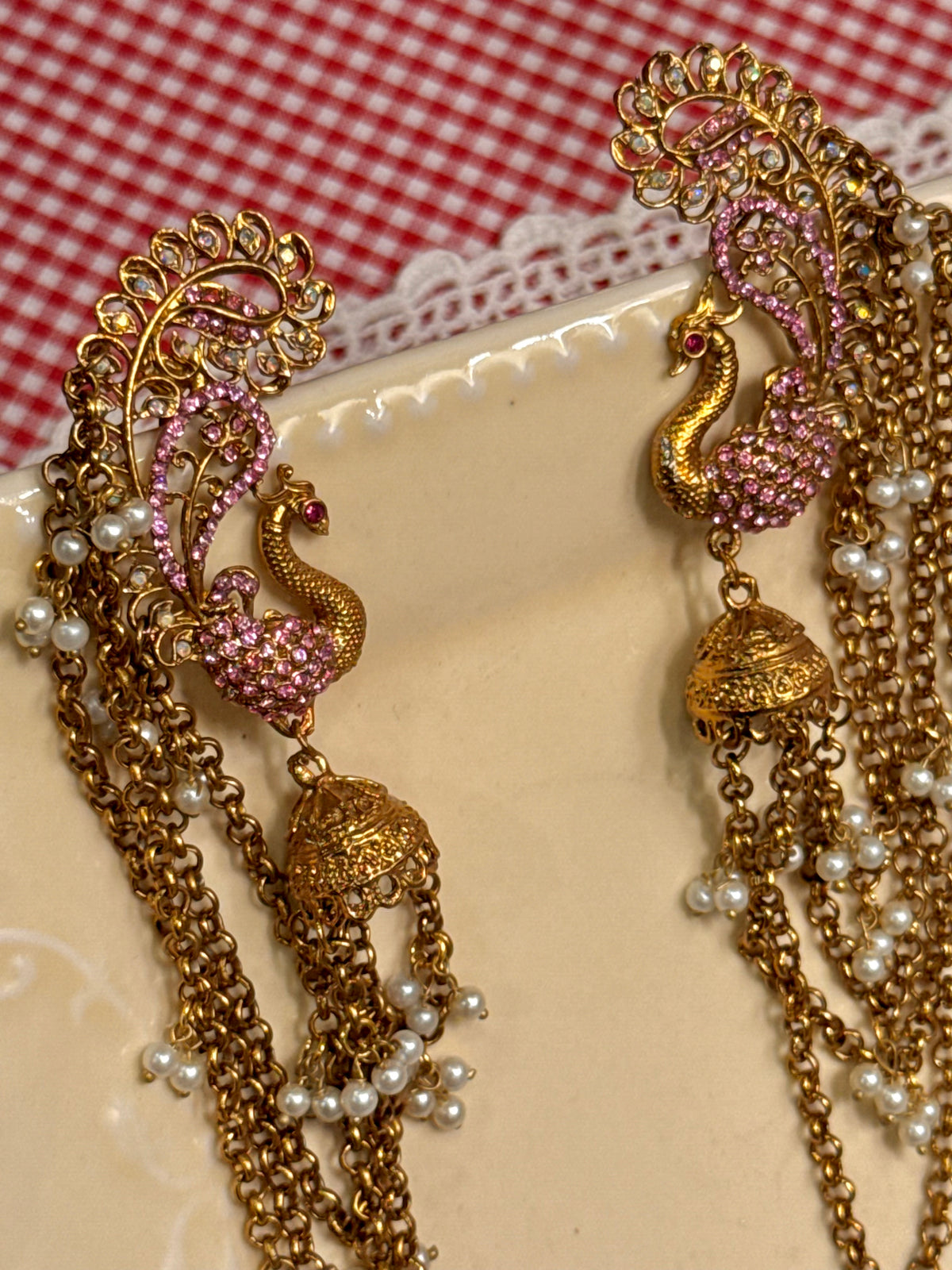 Pink peacock clip pair