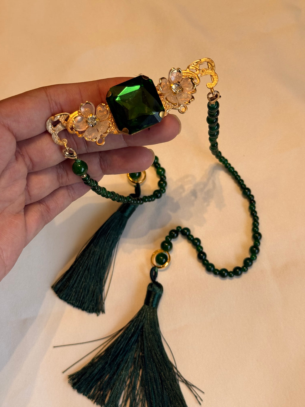 Green hair clip