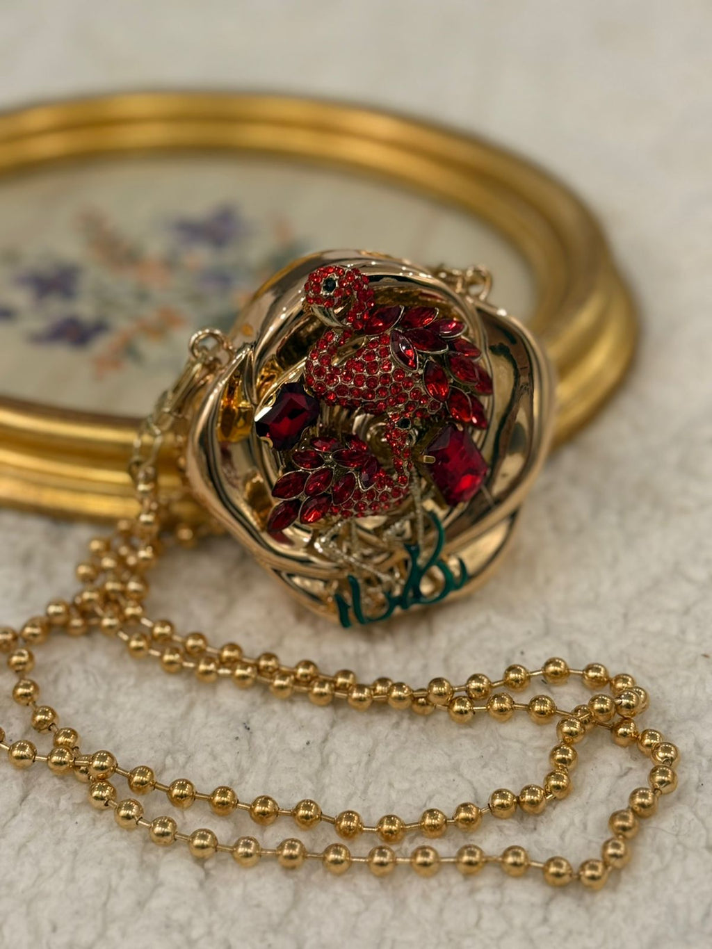 Metal rose clutch