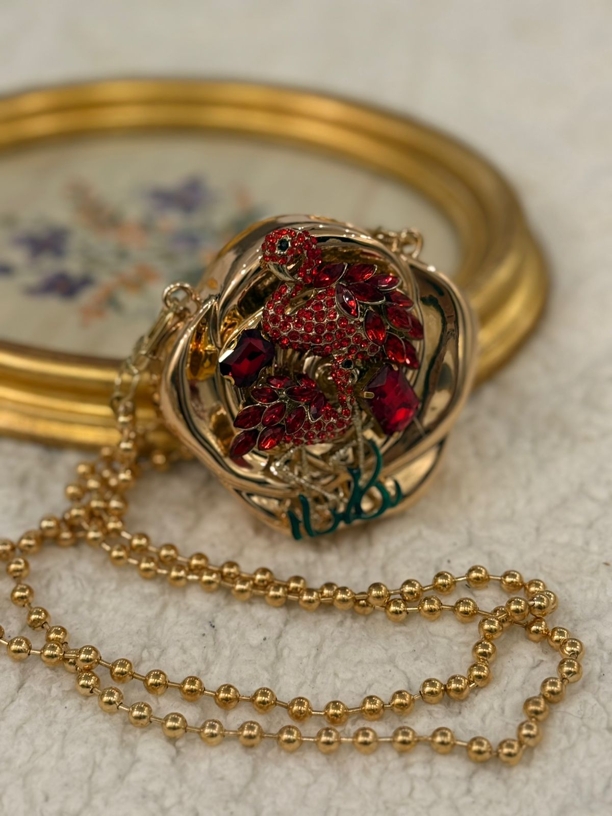Metal rose clutch