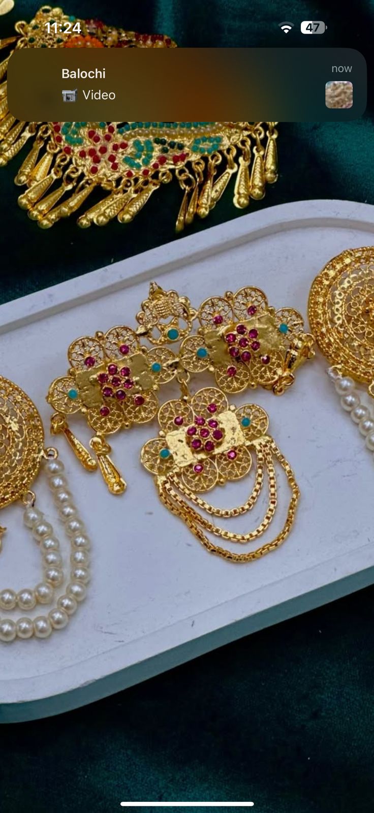 Hair clip half jhoomar plus brooch