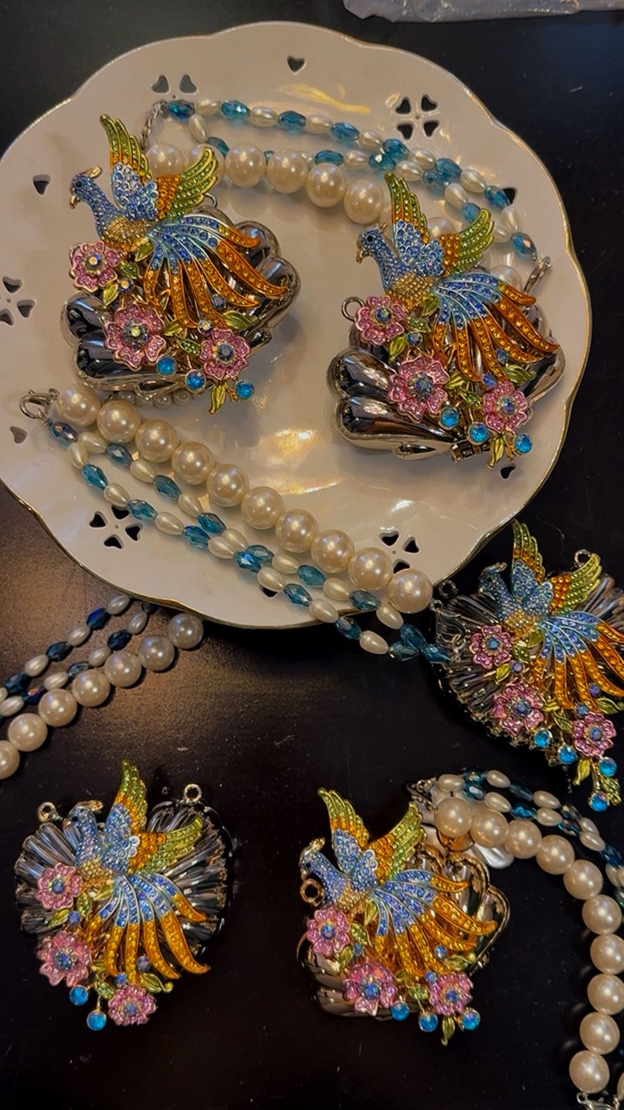 Peacock clutch