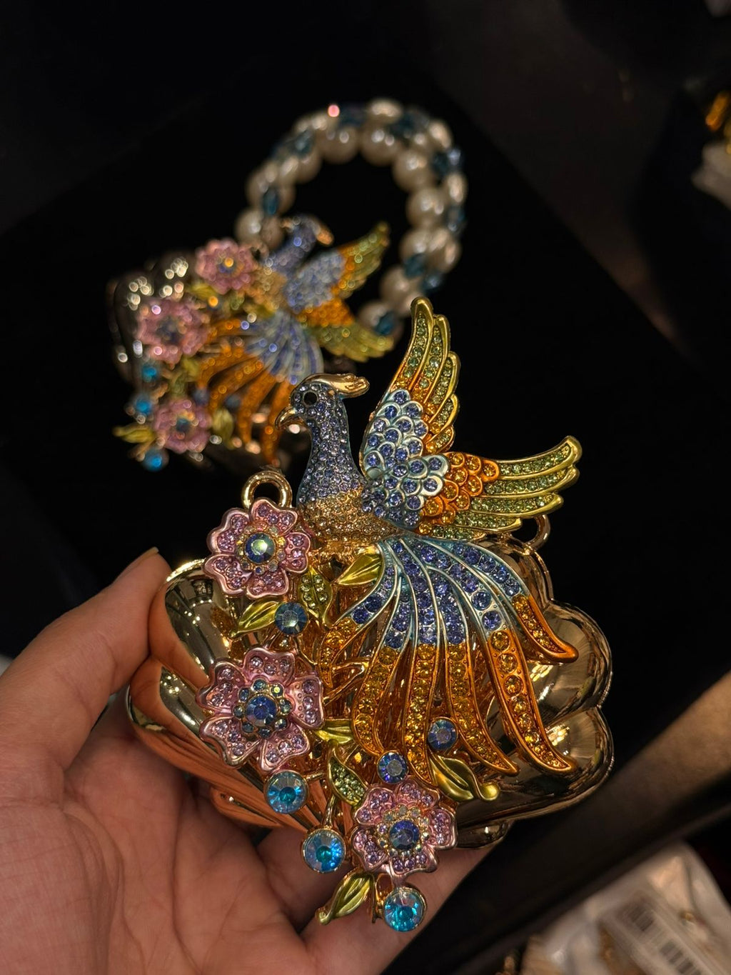 Peacock clutch