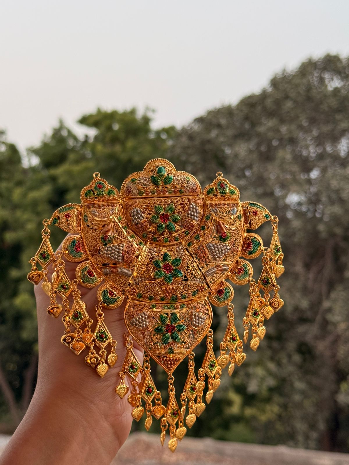 Oversized hairclip plus tasni
