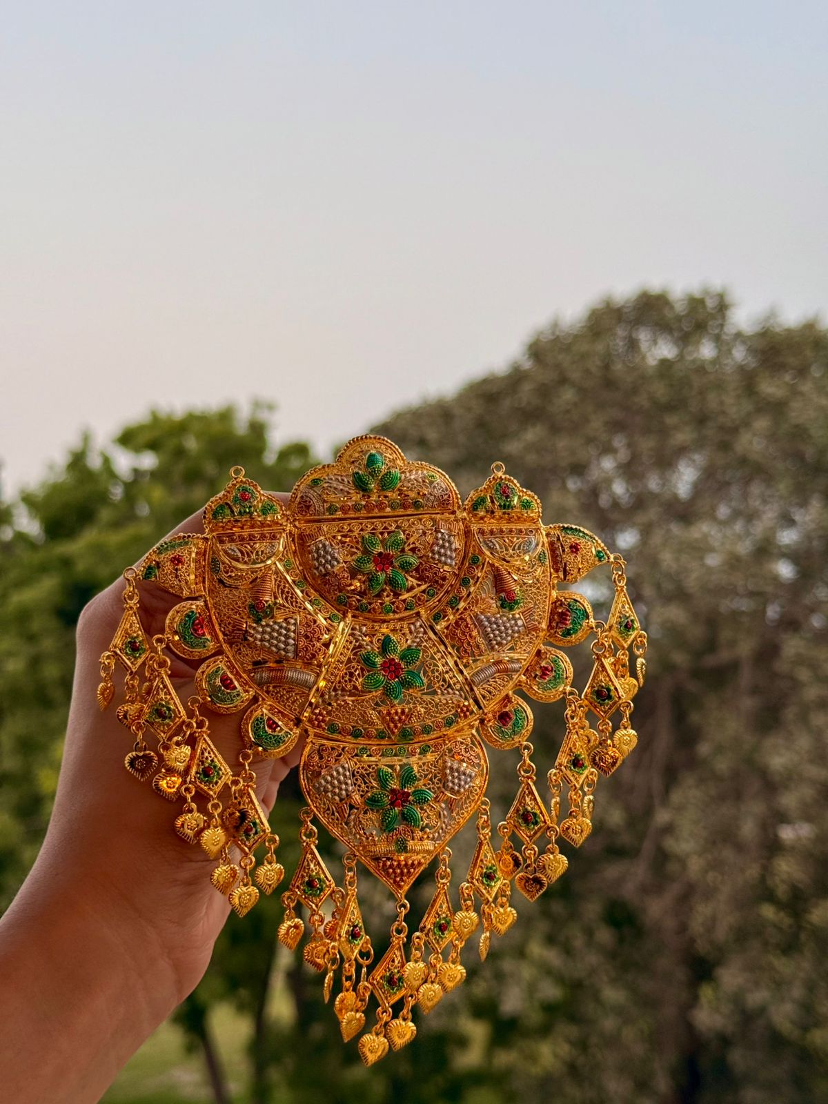 Oversized hairclip plus tasni