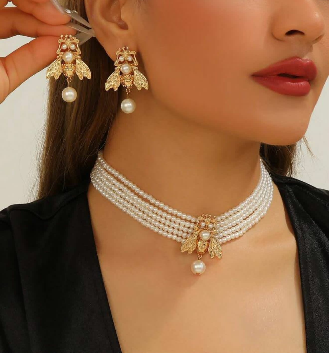 Bee gold choker with studs