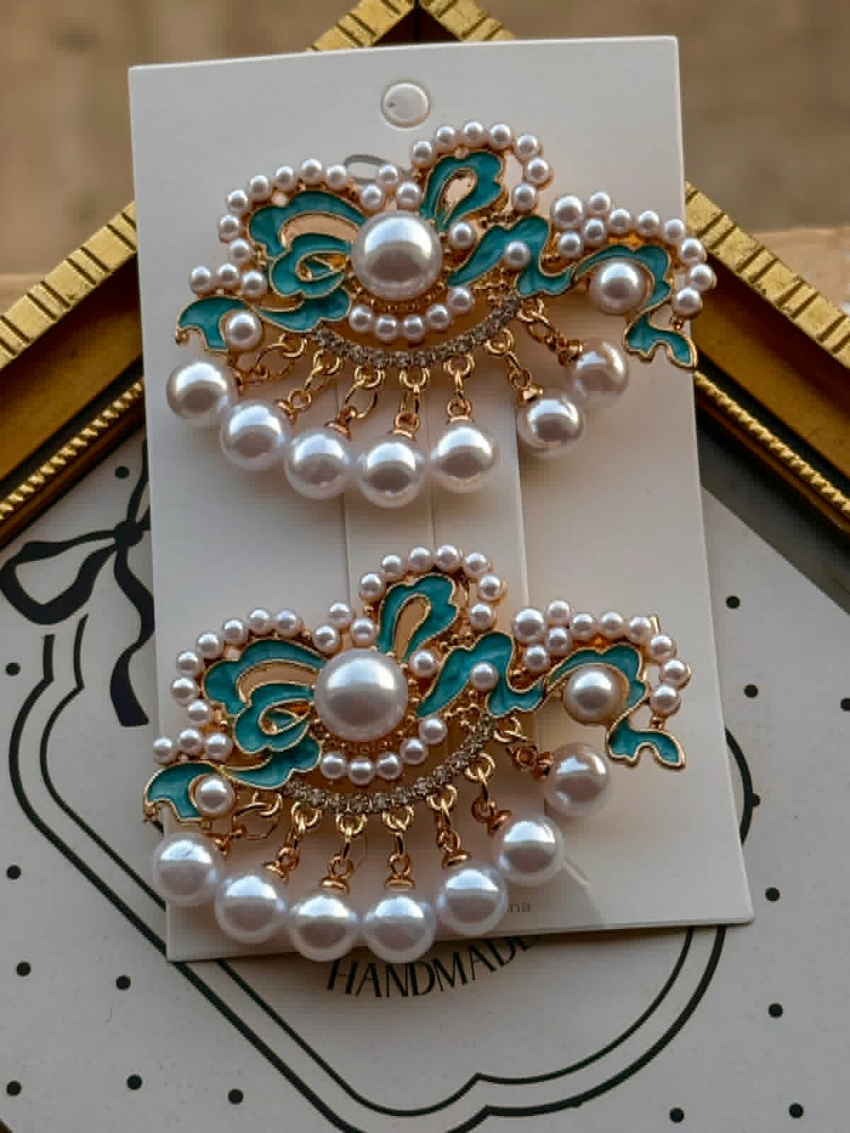 Metal Feroza pearl hair clip